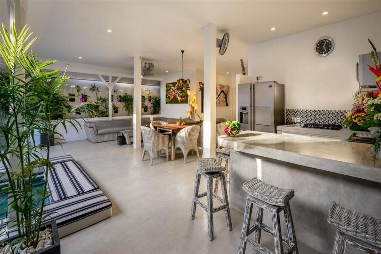 Ozamiz Villa Seminyak By Villas R Us Exteriör bild